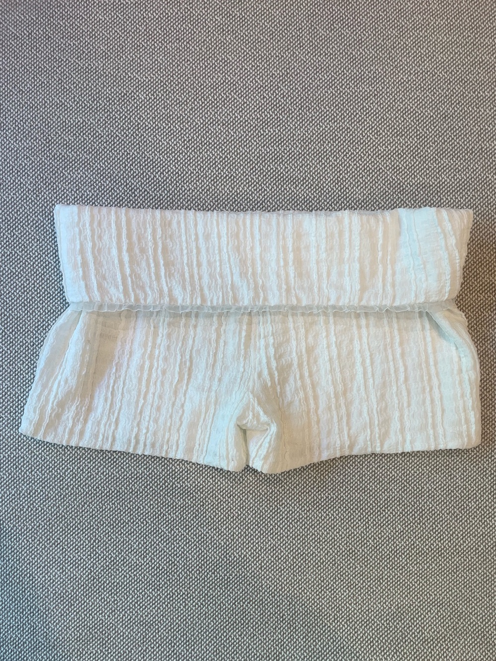 NWOT Guizio White Textured Mini Shorts